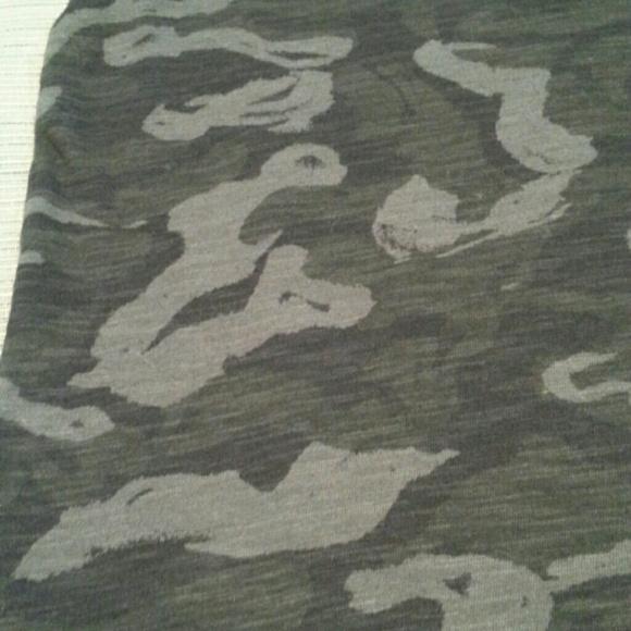 CAMU BEAUTIFUL TOP EXCELLENT LIKE NEW NO STAINS - Picture 3 of 5